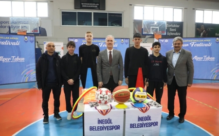 İnegöl Belediyesi’nden 80 Okula 700 Bin Tl’lik Spor Malzemesi Desteği