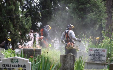 Bursa’da mezarlıklar bayrama hazır