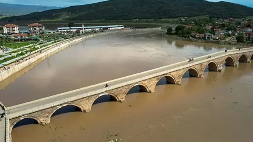 Kızılırmak'ın rengi kahverengiye döndü