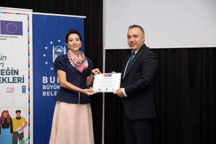 Büyükşehir'den genç kadınlara dijital ticaret desteği