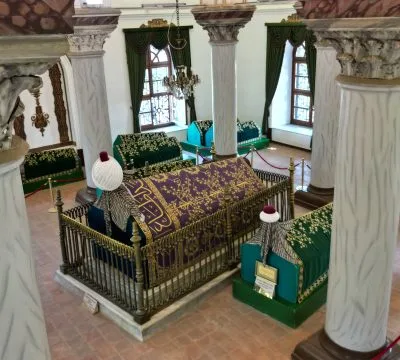 Bursa’da hanedan türbelerindeki puşideler yenileniyor