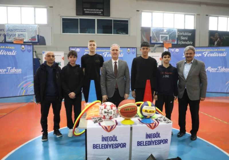 İnegöl Belediyesi’nden 80 Okula 700 Bin Tl’lik Spor Malzemesi Desteği