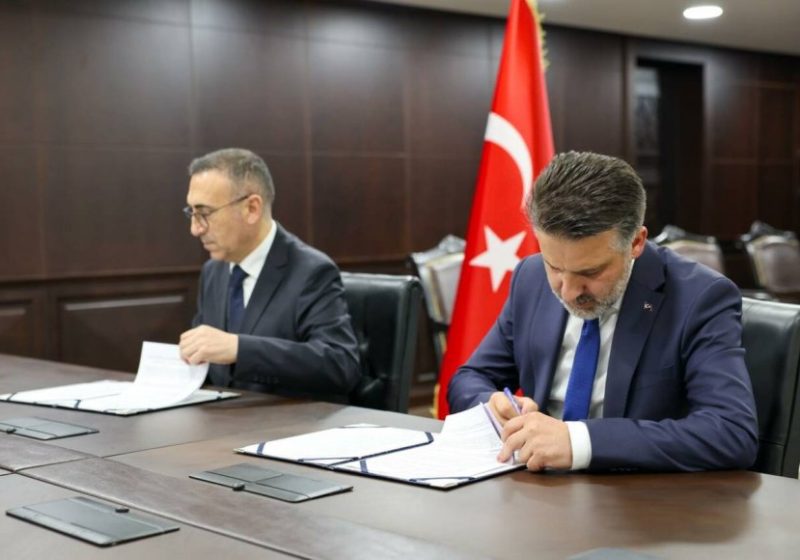 Bursa Büyükşehir’de imzalar atıldı! Personele çifte müjde