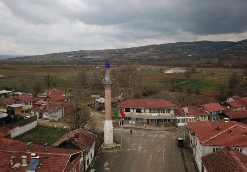 Bursa’da “camisiz minare” görenleri şaşırtıyor