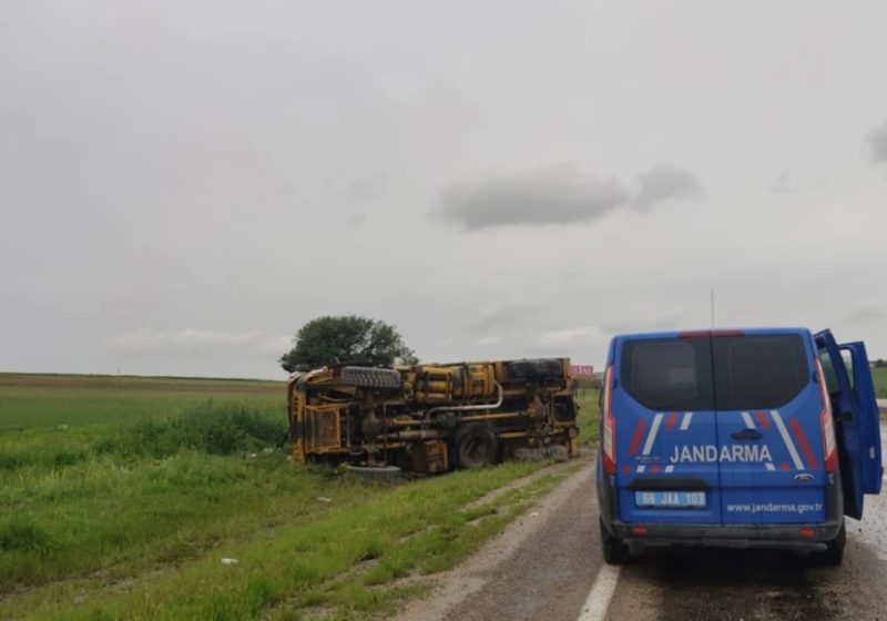 Aksaray’da askeri araç devrildi: 2 yaralı
