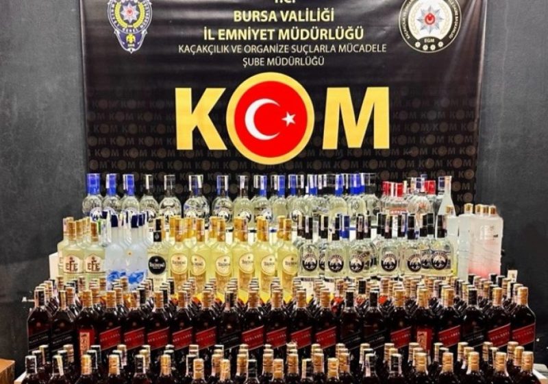Bursa’da sahte içki operasyonu: 370 şişe sahte içki ve 600 litre etil alkol ele geçirildi