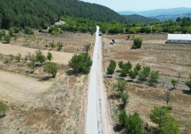 Keles’te yollar hem yenileniyor hem genişliyor