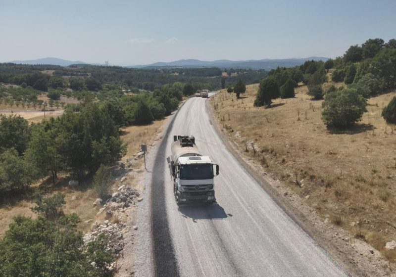 Büyükşehir Harmancık’ta da yolları yeniliyor